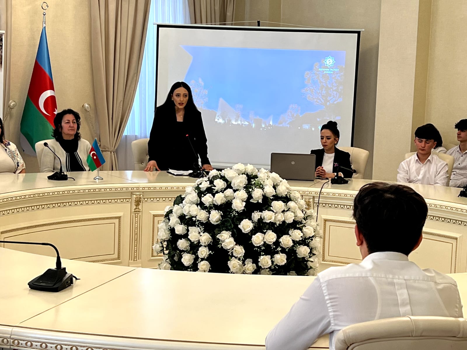 يواصل موظفوا المجمع التذكارى للإبادة الجماعية إقامة حفلات تثقيفية بمناسبة إعلان عام 2023 " عام حيدر علييف " و احياء ذكرى  105عام للمذابح الجماعية للأذربيجانين