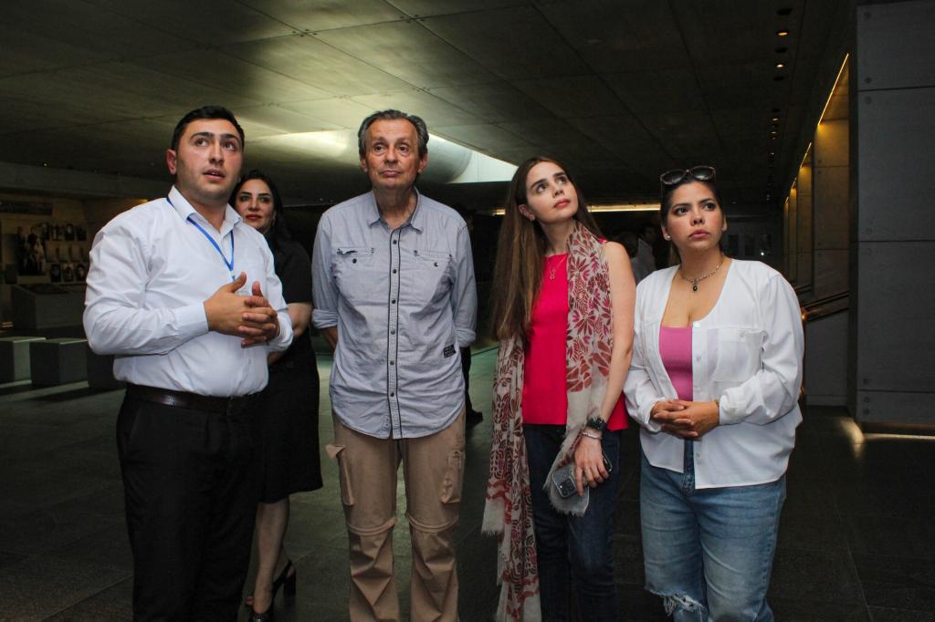 During their trip to Azerbaijan, a group of American journalists and media experts paid a visit to the "Genocide Memorial Complex" located in Guba city.