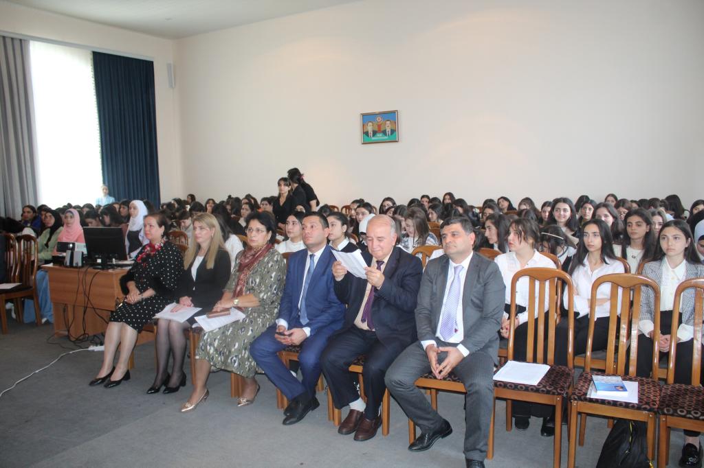 Soyqırımı Memorial Kompleksi və Bakı Qızlar Universitetinin birgə təşkilatçılığı ilə “Ulu Öndər Heydər Əliyevin mədəni  irsimizin qorunmasında rolu” mövzusunda respublika elmi-praktik konfrans keçirilmişdir.