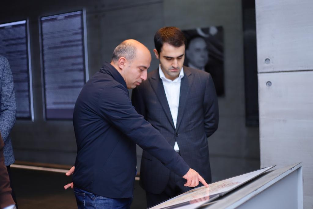 Azərbaycan Respublikasının təhsil naziri cənab Emin Əmrullayev, Türkiyənin Ali Təhsil Şurasının rəhbəri cənab Erol Özvar, Quba Rayon İcra Hakimiyyətinin başçısı cənab İlqar Mahmudov  və digər rəsmi şəxslər Quba şəhərində “Soyqırımı Memorial Kompleksi”ni  ziyarət etmişlər.