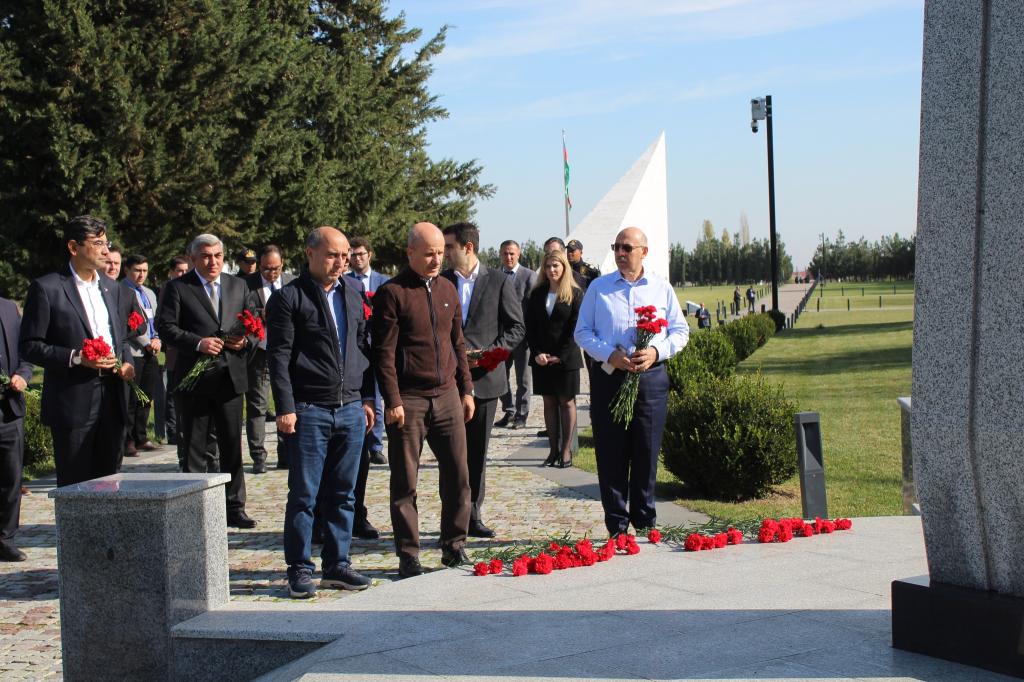 Azərbaycan Respublikasının təhsil naziri cənab Emin Əmrullayev, Türkiyənin Ali Təhsil Şurasının rəhbəri cənab Erol Özvar, Quba Rayon İcra Hakimiyyətinin başçısı cənab İlqar Mahmudov  və digər rəsmi şəxslər Quba şəhərində “Soyqırımı Memorial Kompleksi”ni  ziyarət etmişlər.