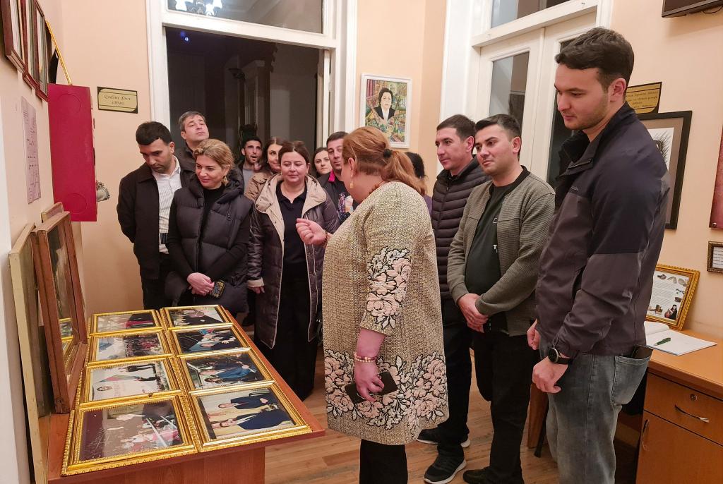 Quba şəhərində “Soyqırımı Memorial Kompleksi”nin kollektivi Lənkəran Tarix-Diyarşünaslıq Muzeyini ziyarət etmişlər. Kompleks əməkdaşlarını Mədəniyyət naziri cənab Adil Kərimlinin müvafiq sərəncamı ilə muzeyə yeni təyin olunmuş direktor tarix üzrə fəlsəfə doktoru Leyla xanım Məcidova qarşılamışdır.