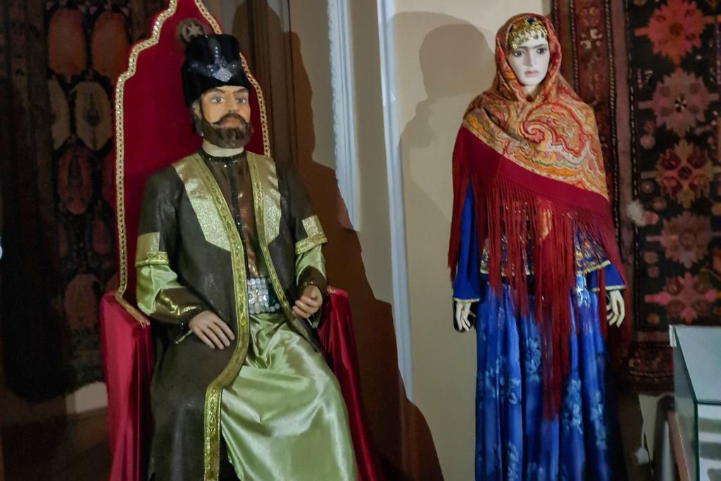 Quba şəhərində “Soyqırımı Memorial Kompleksi”nin kollektivi Lənkəran Tarix-Diyarşünaslıq Muzeyini ziyarət etmişlər. Kompleks əməkdaşlarını Mədəniyyət naziri cənab Adil Kərimlinin müvafiq sərəncamı ilə muzeyə yeni təyin olunmuş direktor tarix üzrə fəlsəfə doktoru Leyla xanım Məcidova qarşılamışdır.