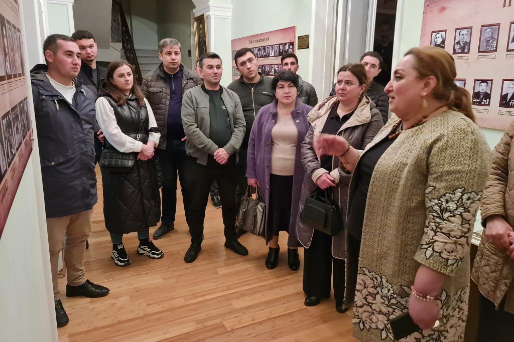 Quba şəhərində “Soyqırımı Memorial Kompleksi”nin kollektivi Lənkəran Tarix-Diyarşünaslıq Muzeyini ziyarət etmişlər. Kompleks əməkdaşlarını Mədəniyyət naziri cənab Adil Kərimlinin müvafiq sərəncamı ilə muzeyə yeni təyin olunmuş direktor tarix üzrə fəlsəfə doktoru Leyla xanım Məcidova qarşılamışdır.