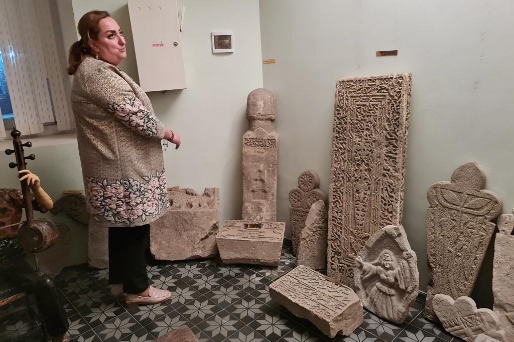 Quba şəhərində “Soyqırımı Memorial Kompleksi”nin kollektivi Lənkəran Tarix-Diyarşünaslıq Muzeyini ziyarət etmişlər. Kompleks əməkdaşlarını Mədəniyyət naziri cənab Adil Kərimlinin müvafiq sərəncamı ilə muzeyə yeni təyin olunmuş direktor tarix üzrə fəlsəfə doktoru Leyla xanım Məcidova qarşılamışdır.