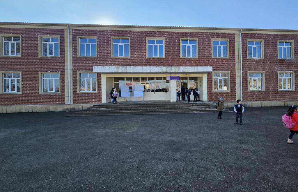 Quba rayonu Qaraçay qəsəbə tam orta məktəbində şəhid anaları və rayonun fəal xanımlarının iştirakı ilə yuxarı sinif şagirdləri üçün təşkil olunmuş maarifləndirici tədbirdə Quba şəhərində “Soyqırımı Memorial Kompleksi”nin direktoru Rəxşəndə Bayramova azərbaycanlıların soyqırımının 106-cı ildönümü ərəfəsində “Azərbaycan tarixi həqiqətlərinin öyrənilməsində  gənclərin rolu” mövzusunda məruzə ilə  çıxış etmişdir. Tədbirdə 50-dək şagird iştirak etmişdir.