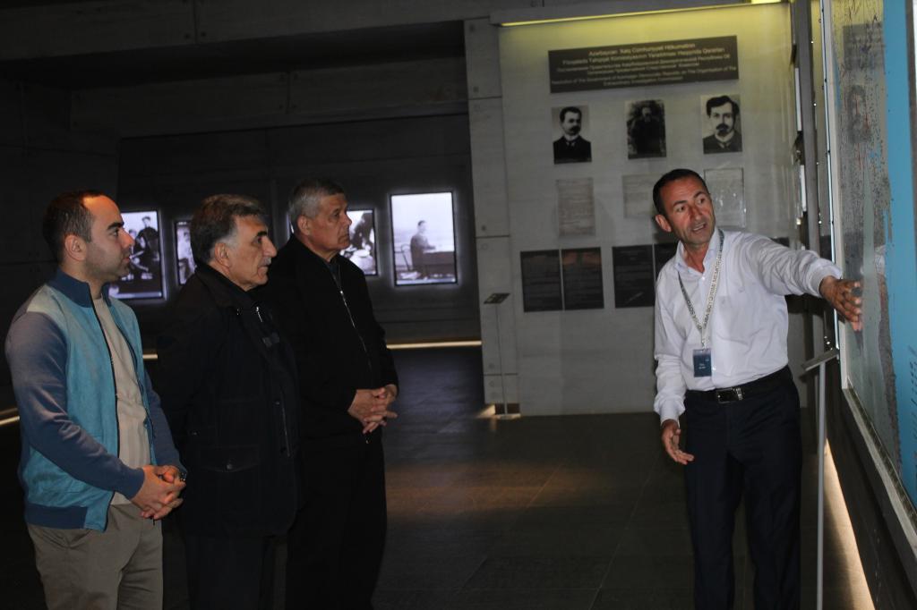 Özbəkistanın Nizami adına Daşkənd Dövlət Pedaqoji Universitetinin rektoru Abduqappor Qırğızbəyov, Özbəkistan- Azərbaycan dostluq cəmiyyətinin icraçı direktoru Erkin Nuriddinov, Özbəkistandakı Heydər Əliyev adına Azərbaycan Mədəniyyət Mərkəzinin nümayəndəsi Vüqar Mirzəyev və Azərbaycan Dövlət Pedaqoji Universitetinin Quba Filialının direktoru Yusif Alıyev Quba şəhərində “Soyqırımı Memorial Kompleksi”ni ziyarət ediblər.