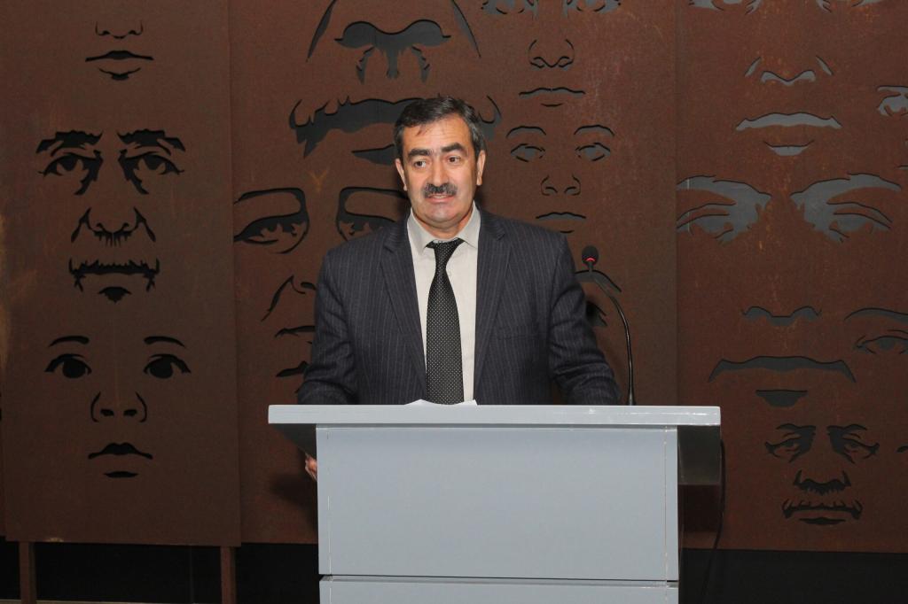 بالتعاون بين كلية التاريخ بجامعة باكو الحكومية و "مجمع النصب التذكاري للإبادة الجماعية" في مدينة قوبا، عُقد مؤتمر علمي و عملي جمهوري بمناسبة يوم الجمهورية في 28 مايو بعنوان "أول جمهورية برلمانية في الشرق الإسلامي في الأبحاث التاريخية".