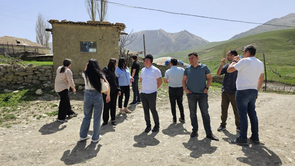 10 may - Ümummilli lider Heydər Əliyevin anadan olmasının 101-ci ildönümü ilə əlaqədar Quba şəhərində "Soyqırımı Memorial Kompleksi"nin bir qrup əməkdaşı Quba rayonunun Söhüb kəndini ziyarət etmişlər. Ziyarət zamanı kompleks əməkdaşları 1700 m hündürlükdə yerləşən Söhübqala abidəsinin önündə Azərbaycan bayrağını dalğalandırmışlar.