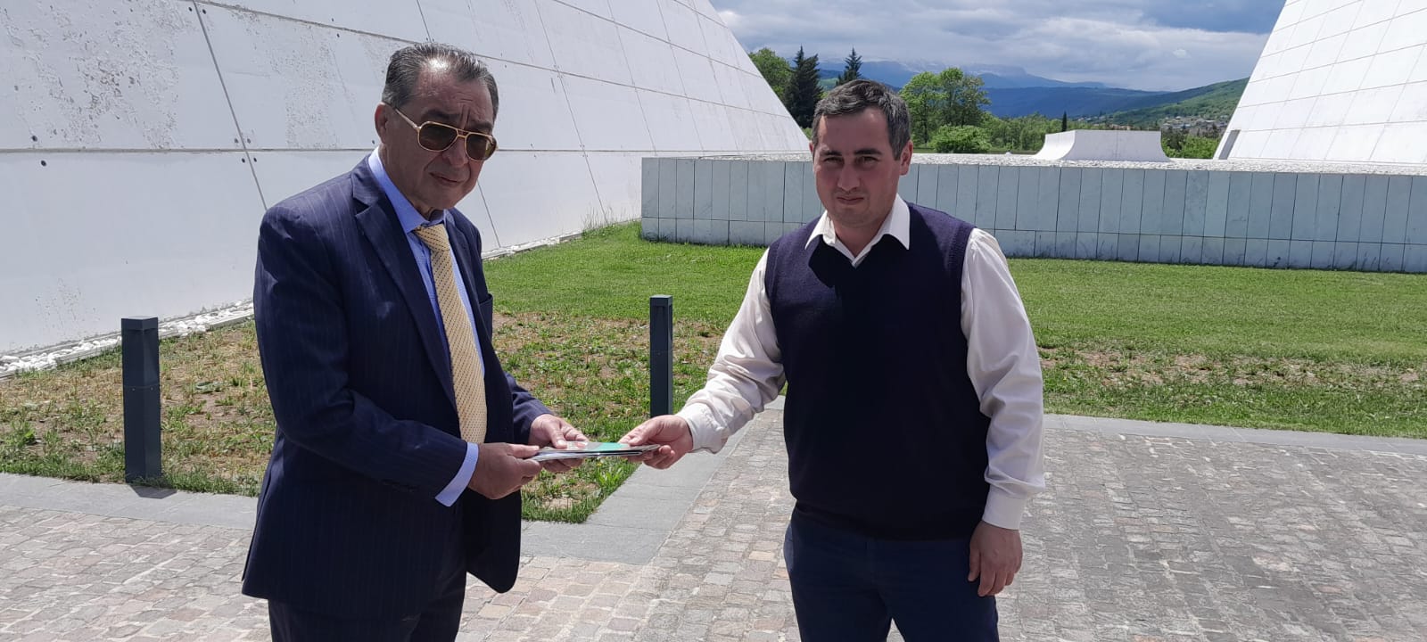 The delegation of the Bukhara Jewish Congress of the USA and Canada visited the Genocide Memorial Complex during their trip to Guba, where they received detailed information about the genocides of 1918.