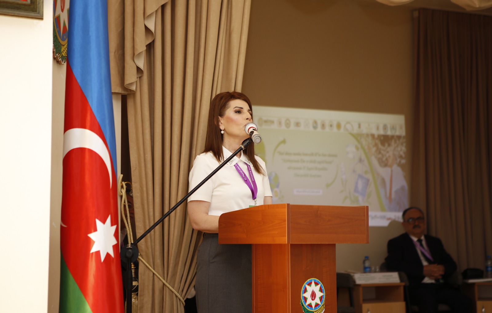 S.C.Pişəvəri adına Respublika humanitar fənlər gimnaziyasında "Yaşıl dünya naminə həmrəylik ili"nə həsr olunmuş "Azərbaycanda elm və təhsilə şagird baxışı" mövzusunda IV şagird respublika elmi-praktik konfransı keçirilib.