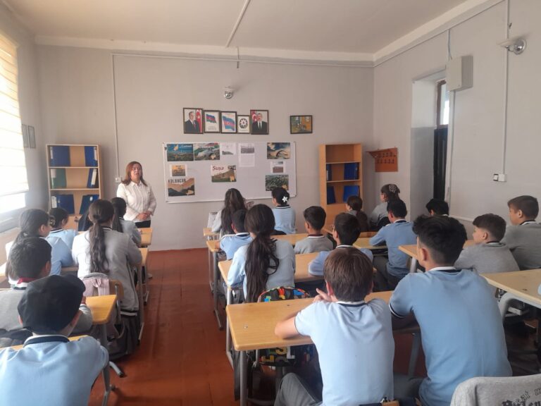 On September 27, Memorial Day, the deputy director of the complex, Mehriban Aliyeva, organized an "Open Lesson" for school students, providing them with detailed information about the significance of this historic day.