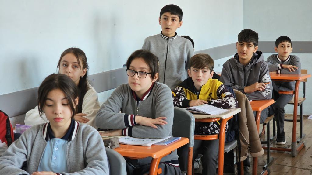 In the general education institutions of Guba city, an event titled “A Sustainable and Enduring Future” was organized by the Genocide Memorial Complex in anticipation of the 29th session of the Conference of the Parties (COP29) to the UN Framework Convention on Climate Change, which Azerbaijan will host. The event covered Azerbaijan’s efforts at national, regional, and global levels to combat the impacts of climate change, especially in light of COP29, which will be held in Baku this November. Additionally, the event highlighted the extensive environmental and natural resource damage inflicted by Armenia over many years in Azerbaijan’s formerly occupied territories.