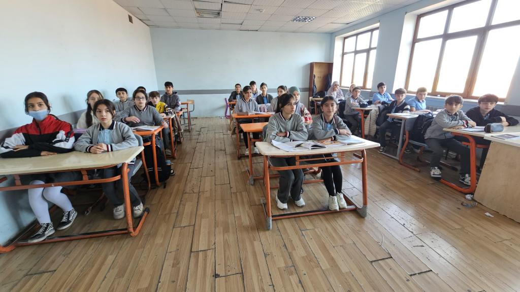 In the general education institutions of Guba city, an event titled “A Sustainable and Enduring Future” was organized by the Genocide Memorial Complex in anticipation of the 29th session of the Conference of the Parties (COP29) to the UN Framework Convention on Climate Change, which Azerbaijan will host. The event covered Azerbaijan’s efforts at national, regional, and global levels to combat the impacts of climate change, especially in light of COP29, which will be held in Baku this November. Additionally, the event highlighted the extensive environmental and natural resource damage inflicted by Armenia over many years in Azerbaijan’s formerly occupied territories.