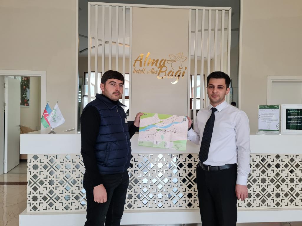 كما تم الإشارة، قام "مجمع النصب التذكاري للإبادة الجماعية" في مدينة قوبا بإعداد كتيب معلوماتي بلغتين (الأذربيجانية و الإنجليزية) حول المواقع التاريخية و المعالم التي تحمل آثار الإبادة الجماعية التي وقعت في قوبا عام 1918.    ابتداءً من اليوم، سيتم توزيع هذا الكتيب على الفنادق العاملة في المنطقة.    يهدف هذا المشروع إلى تزويد السياح المحليين و الأجانب الذين يزورون قوبا و المناطق المحيطة بها بمعلومات حول مجمع النصب التذكاري للإبادة الجماعية، و كذلك حول المواقع التاريخية التي شهدت أحداث الإبادة الجماعية عام 1918.