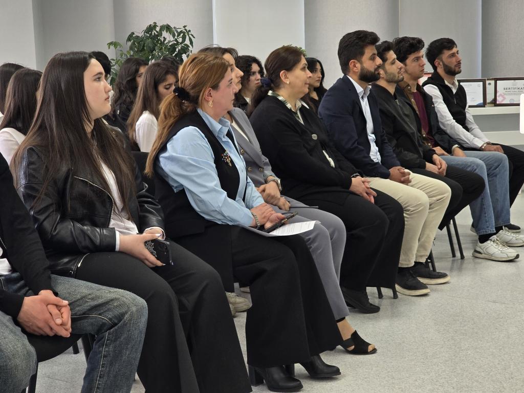تم تنظيم فعالية في "مجمع النصب التذكاري للإبادة الجماعية" في مدينة قوبا، بالتعاون مع الممثلية الإقليمية لمركز تنمية الشباب و الوظائف في قوبا-خاتشماز، و ذلك بمناسبة الذكرى الـ107 للإبادة الجماعية التي تعرض لها الأذربيجانيون عام 1918.