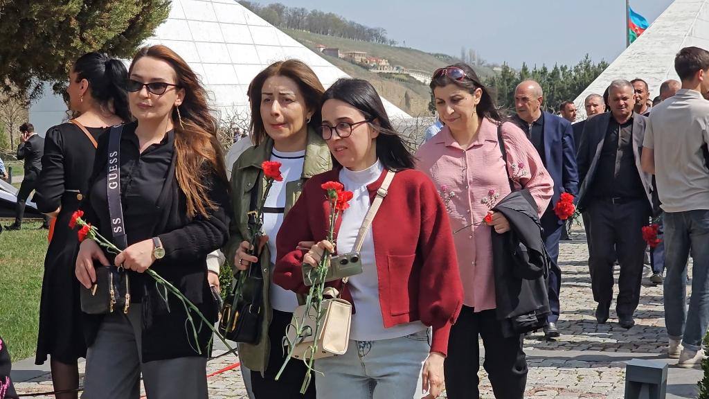 في يوم 31 مارس، يوم الإبادة الجماعية للأذربيجانيين، يستمر توافد الزوار إلى "مجمع النصب التذكاري للإبادة الجماعية" في مدينة قوبا.