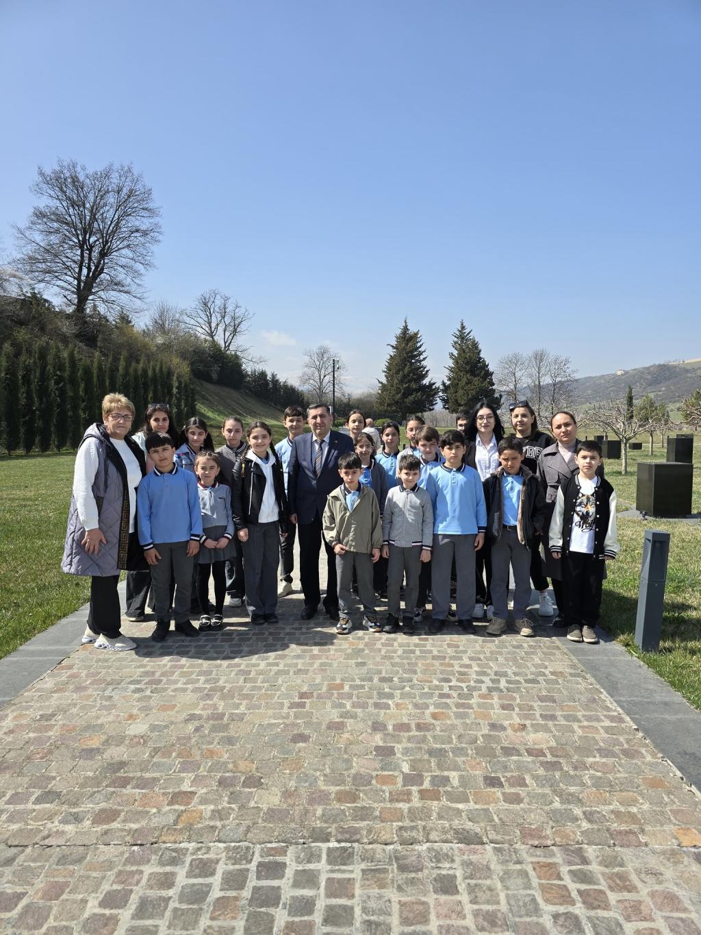 31 Mart Azərbaycanlıların Soyqırımı Günü ərəfəsində Azərbaycan həqiqətlərinin gənc nəslə çatdırılması məqsədilə Açıq dərslər təşkil edilib. Qeyd olunan tədbirlərdə bir sıra ümumtəhsil müəssisələrinin müəllim-şagirdləri iştirak edib.