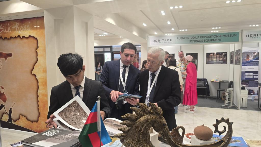 28-30 may 2025-ci il tarixlərində Özbəkistanın Səmərqənd şəhərində keçirilən “Heritage Turqoise: Restovrasiya, Arxeologiya, Muzeyşünaslıq, Kitabxanaçılıq, Texnologiyalar” adlı sərgi və konfransda Azərbaycanın tarixi həqiqətlərini, mədəni irsini, arxeoloji abidələrini tanıtmaq məqsədilə Azərbaycan Respublikası Mədəniyyət Nazirliyinin təşkilatçılığı ilə Mədəni İrsin Qorunması, İnkişafı və Bərpası üzrə Dövlət Xidmətinin nümayəndələri və xidmətin tabeliyində olan 7 Tarix və Mədəniyyət qoruğunun rəhbər və əməkdaşları iştirak ediblər.