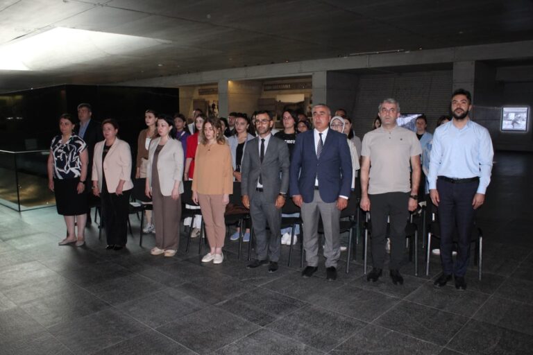 An educational event titled “Western Azerbaijan – A View of Our Historical Lands” was held through the joint organization of the Quba-Khachmaz Regional Representative Office of the Youth Development and Career Center, the Quba Genocide Memorial Complex, and the Quba Branch of the Azerbaijan State Pedagogical University. The purpose of the event was to disseminate comprehensive information among young people about the history and cultural heritage of Western Azerbaijan, as well as the past of Azerbaijanis who once lived there. Additionally, the event aimed to increase attention and interest in this topic.