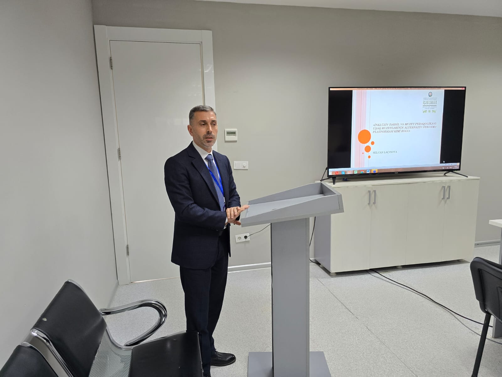 تتواصل كلمات مؤلفي البحوث العلمية المقبولة في إطار الندوة الثالثة في قوبا تحت عنوان «المحميات و المتاحف: جسر من الماضي إلى المستقبل» خلال جلسات الأقسام العلمية. يتحدث مؤلفو البحوث حول نشاط المحميات و المتاحف، و تنظيم العمل فيها، و مواكبة المحميات و المتاحف للعصر الحديث، و تطبيق الذكاء الاصطناعي في هذا المجال، و موضوعات أخرى ذات صلة.