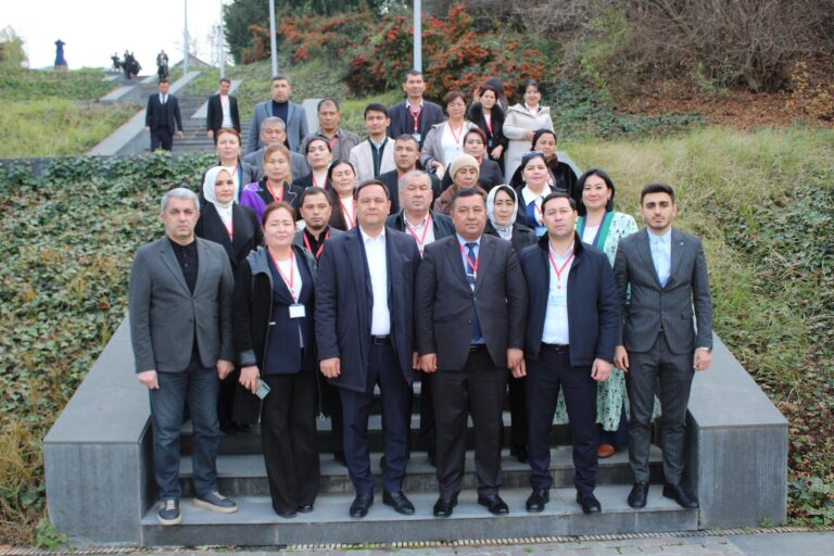 عُقدت الدورة التدريبية التالية للمعلمين الأوزبكيين في قوبا، بالتعاون بين فرع قوبا التابع لجامعة أذربيجان الحكومية التربوية و”مجمع النصب التذكاري للإبادة الجماعية“.