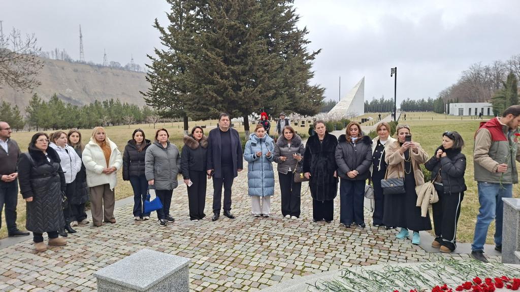 Milli Məclisin deputatı, iqtisad elmləri doktoru, professor Əlibala Məhərrəmzadə, Azərbaycanda Qadın Sahibkarlığının İnkişafı Assosiasiyasının sədri Səkinə Babayeva və assosiasiyanın üzvləri Quba şəhərində "Soyqırımı Memorial Kompleksi"ni ziyarət etmişlər. Ziyarətçilərə 1918-ci il hadisələri və memorial kompleksin fəaliyyəti haqqında ətraflı məlumat verilmişdir.