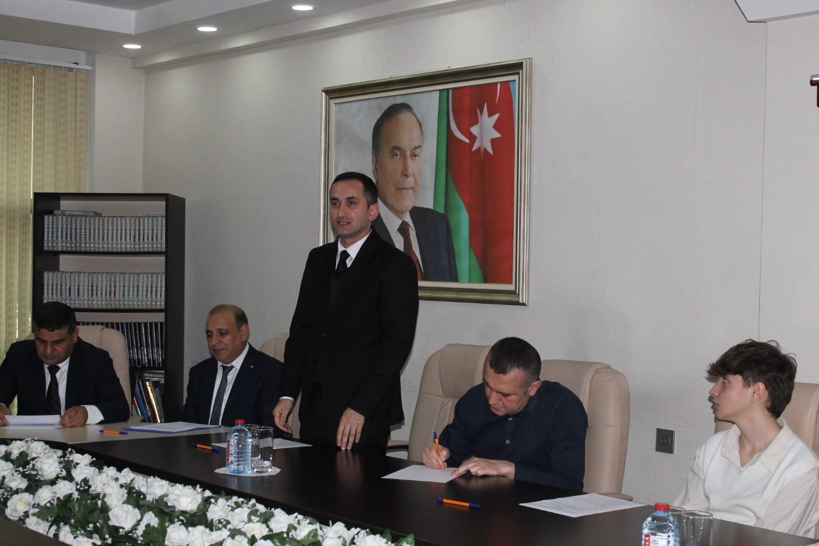 Unudulmaz faciə – 31 mart soyqırımı” mövzusunda dəyirmi masa keçirilib. Bakı Şəhər Mədədəniyyət Baş İdarəsinin tabeliyində olan Yasamal rayon Heydər Əliyev Mərkəzində 31 Mart– Azərbaycanlıların Soyqırımı Günü ilə əlaqədar olaraq ”Unudulmaz faciə–31 mart soyqırımı” mövzusunda dəyirmi masa keçirilib.