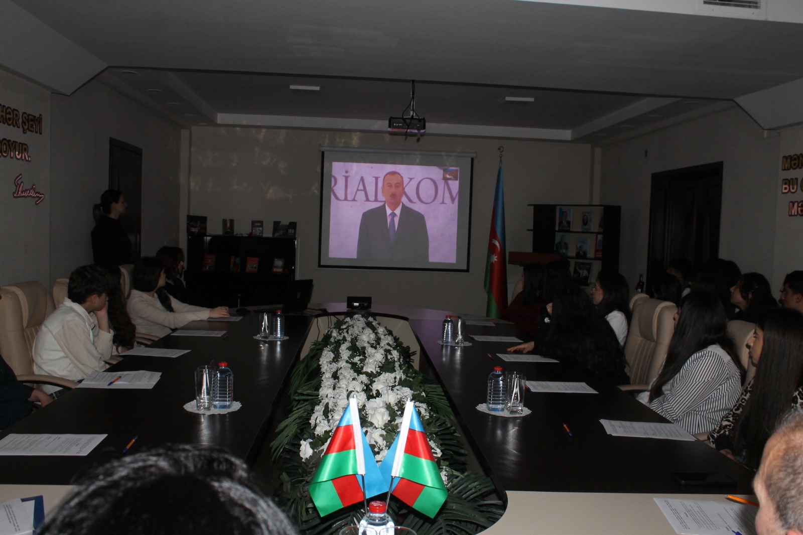 Unudulmaz faciə – 31 mart soyqırımı” mövzusunda dəyirmi masa keçirilib. Bakı Şəhər Mədədəniyyət Baş İdarəsinin tabeliyində olan Yasamal rayon Heydər Əliyev Mərkəzində 31 Mart– Azərbaycanlıların Soyqırımı Günü ilə əlaqədar olaraq ”Unudulmaz faciə–31 mart soyqırımı” mövzusunda dəyirmi masa keçirilib.