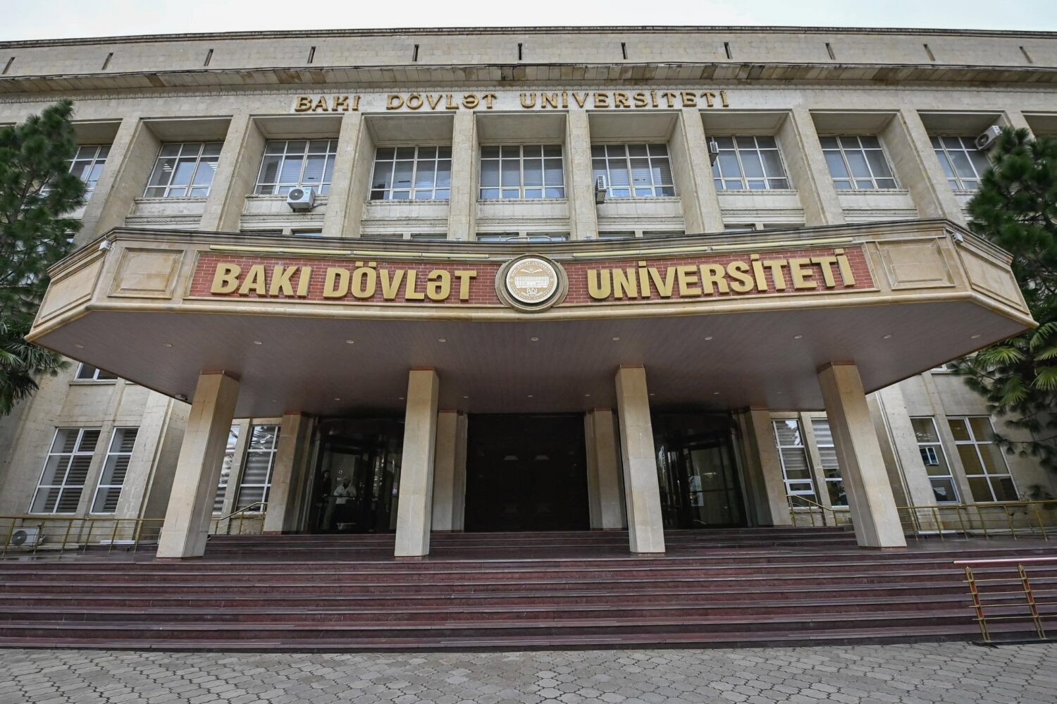 Bakı Dövlət Universitetinin Tarix fakültəsində Azərbaycan Xalq Cümhuriyyətinin 108 illiyinə həsr olunmuş "Müsəlman şərqinin ilk parlamentli respublikası tarixi tədqiqatlarda" adlı III Respublika elmi konfranı keçirilib.