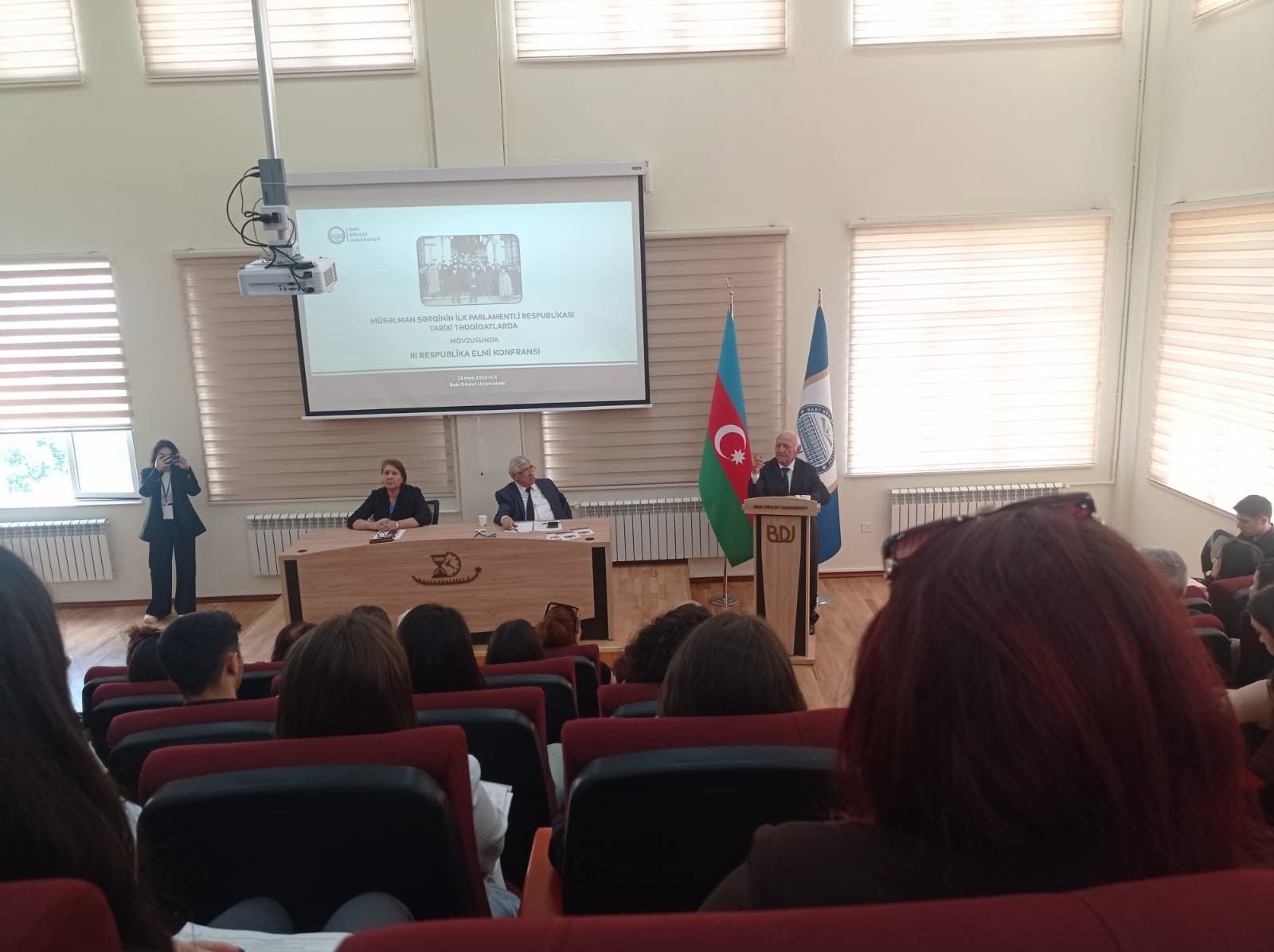 В историческом факультете Бакинского государственного университета состоялась III Республиканская научная конференция на тему «Первая парламентская республика мусульманского Востока в исторических исследованиях», посвящённая 108-й годовщине Азербайджанской Демократической Республики.