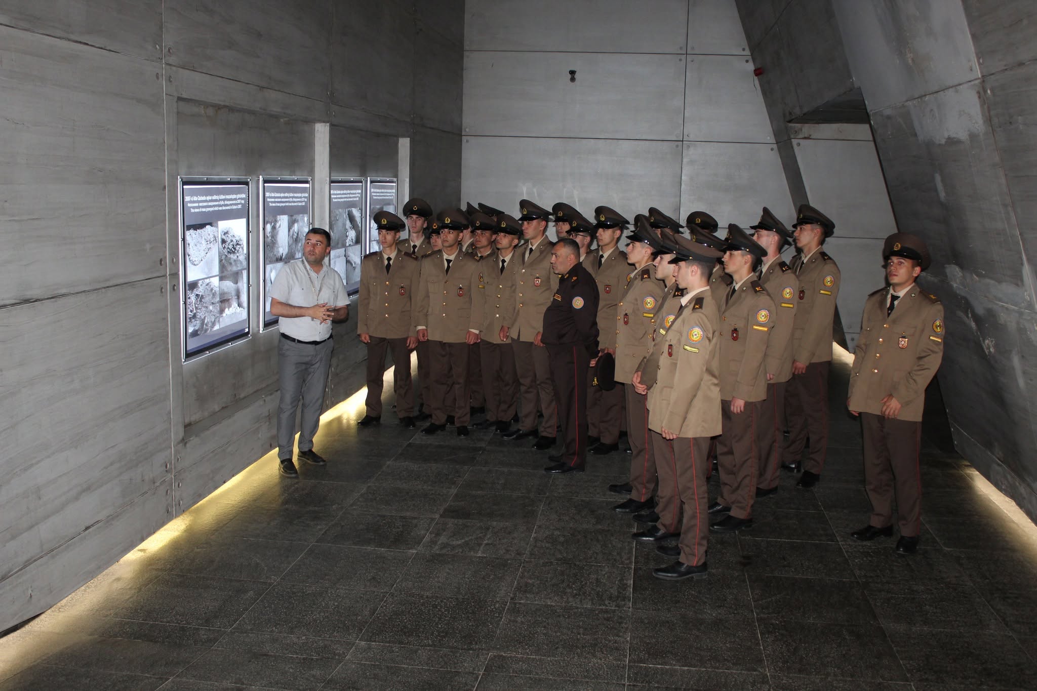 Fövqəladə Hallar Nazirliyinin Akademiyasının rəisi general-mayor Baba Salayevin rəhbərliyi ilə Akademiyanın bir qrup professor-müəllim heyəti və kursantları Quba şəhərində “Soyqırımı Memorial Kompleksi”ni ziyarət etmişlər.