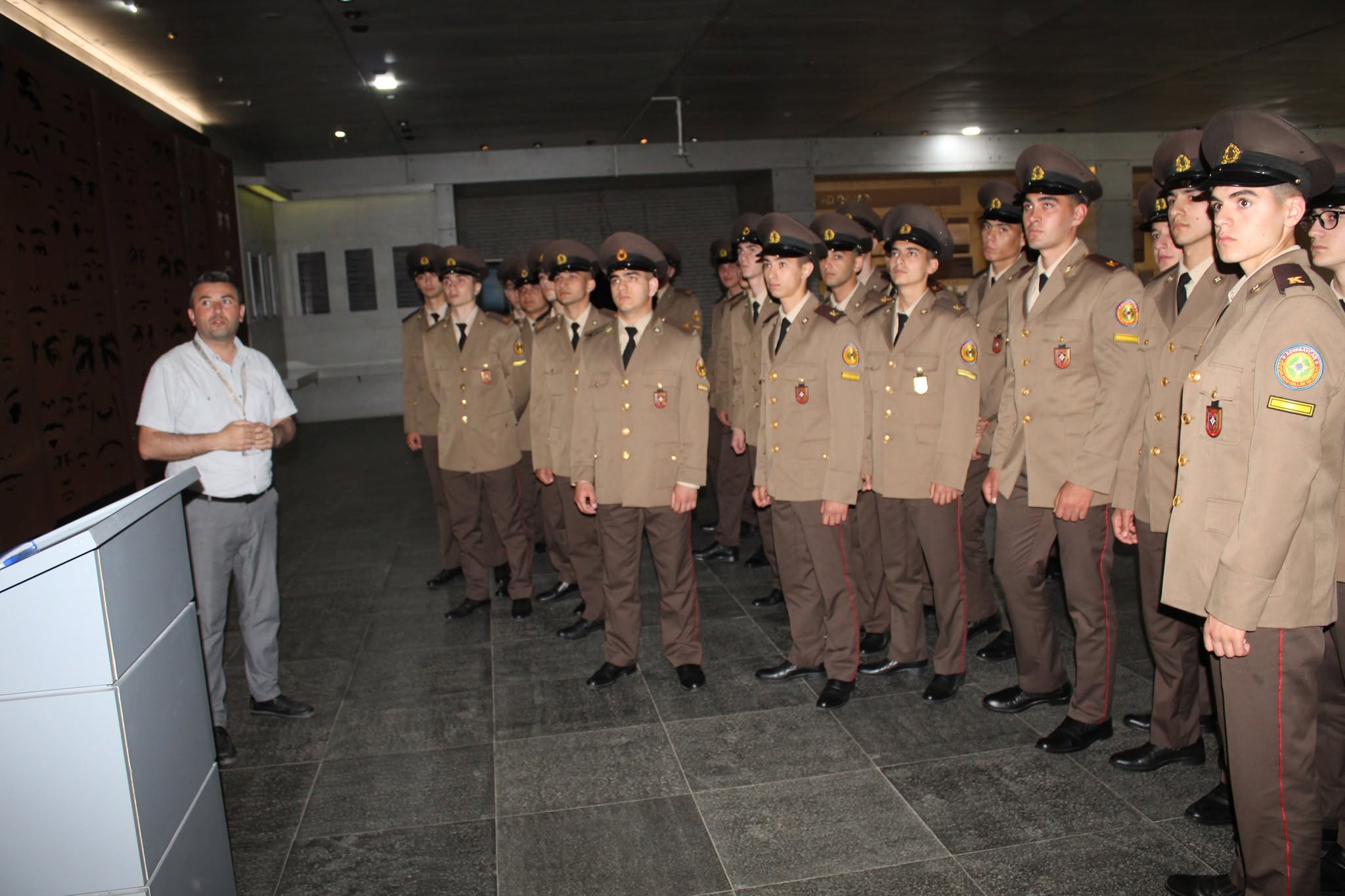 Fövqəladə Hallar Nazirliyinin Akademiyasının rəisi general-mayor Baba Salayevin rəhbərliyi ilə Akademiyanın bir qrup professor-müəllim heyəti və kursantları Quba şəhərində “Soyqırımı Memorial Kompleksi”ni ziyarət etmişlər.