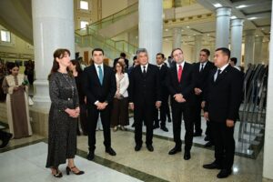 В Государственном Музее Изобразительных Искусств Туркменистана состоялось открытие выставки под названием «Жемчужины национального наследия Азербайджана».