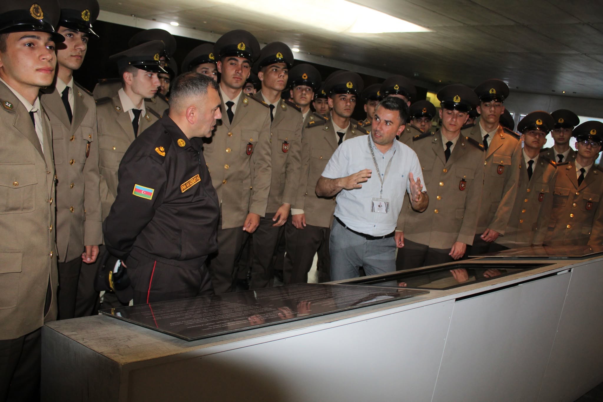 Fövqəladə Hallar Nazirliyinin Akademiyasının rəisi general-mayor Baba Salayevin rəhbərliyi ilə Akademiyanın bir qrup professor-müəllim heyəti və kursantları Quba şəhərində “Soyqırımı Memorial Kompleksi”ni ziyarət etmişlər.