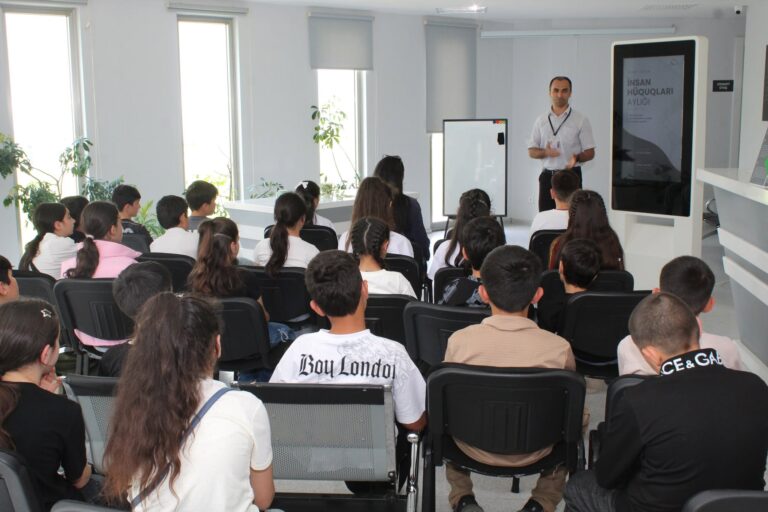 “İnsan Hüquqları Aylığı” çərçivəsində maarifləndirici seminar keçirilmişdir.