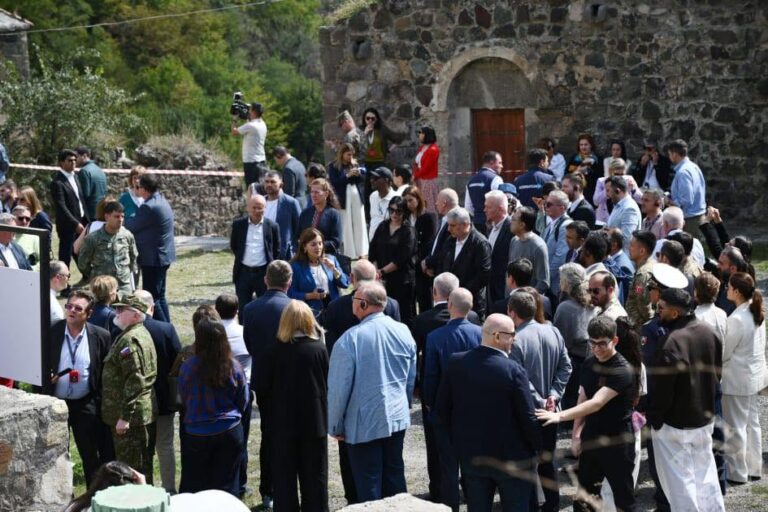 Diplomatlar Xudavəng monastırını ziyarət ediblər
