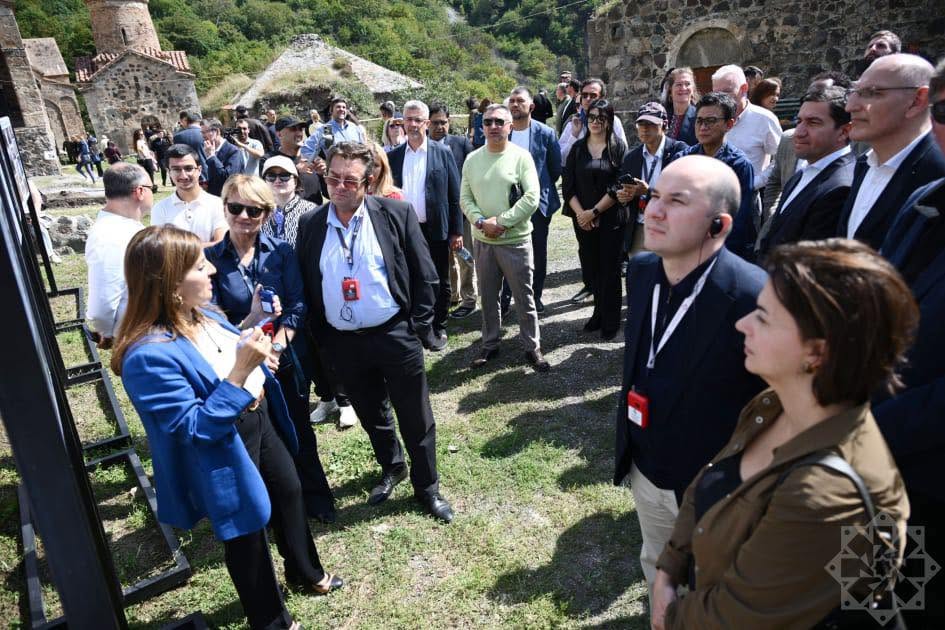 Diplomatlar Xudavəng monastırını ziyarət ediblər