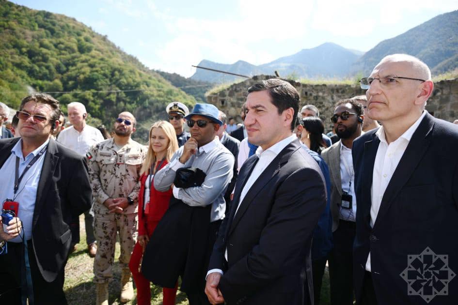 Diplomatlar Xudavəng monastırını ziyarət ediblər
