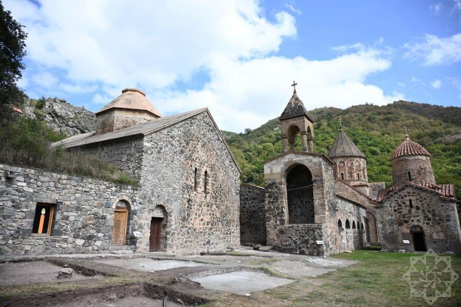 Diplomatlar Xudavəng monastırını ziyarət ediblər